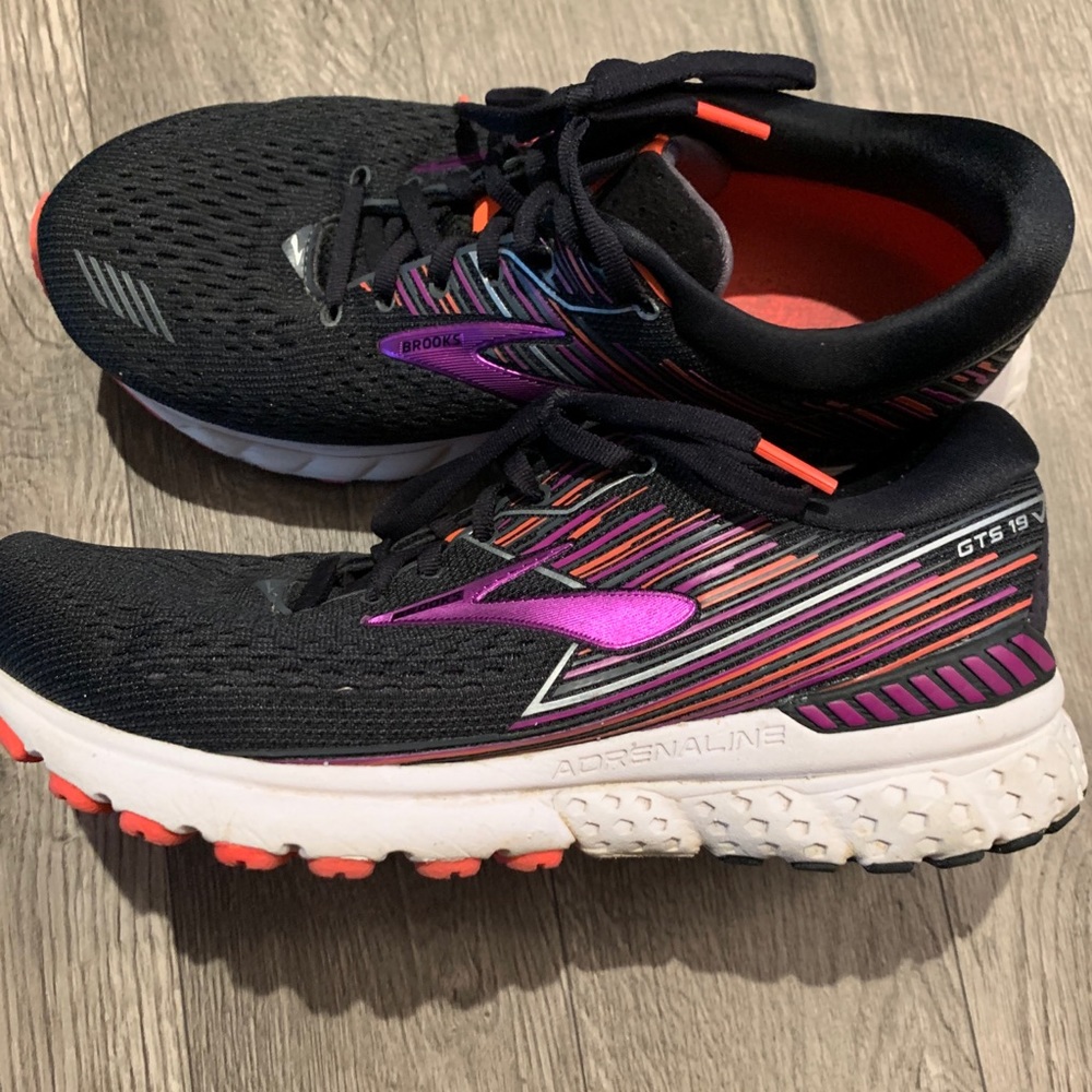 Brooks Adrenaline 19 Running Shoe